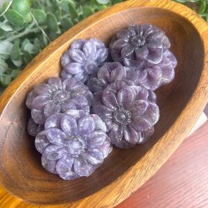 ONE Unicorn Stone Daisy Carving